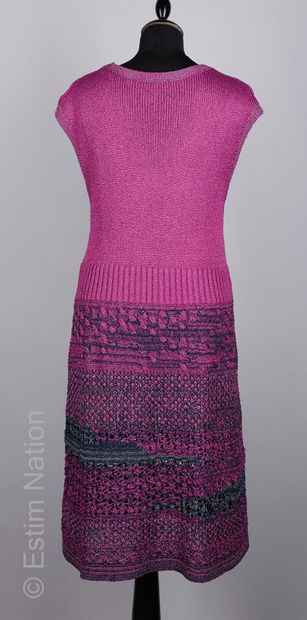 CHANEL ROBE en tricot fantaisie violet, bleu encre et beige, jupe ajourée, taille...