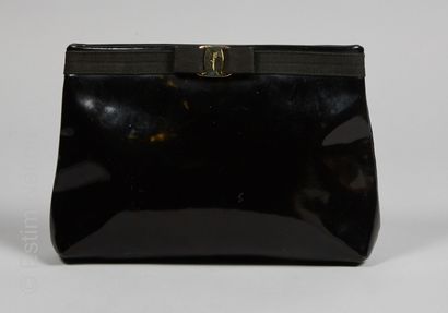 Salvatore FERRAGAMO PETIT SAC en cuir verni et ottoman noir, bandoulière ( 20 x 27...