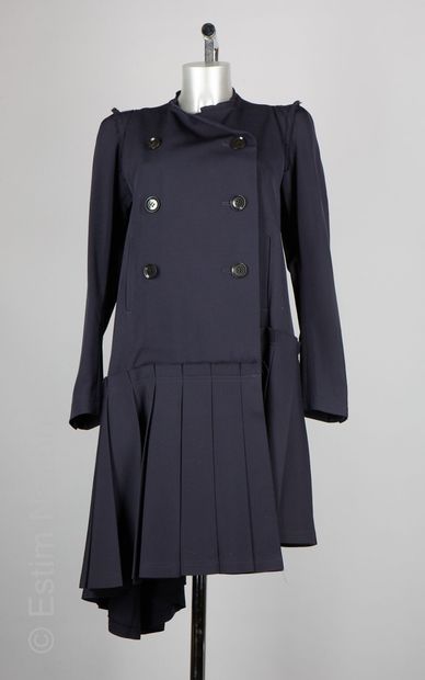 Yohji YAMAMOTO MANTEAU en laine marine à effet faux deux-pièces, finitions effilochées,...