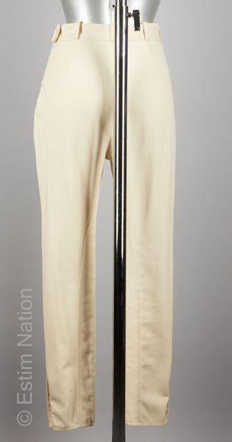 HERMES Paris Vintage JODHPUR en gabardine de coton stretch beige, deux poches zippées...