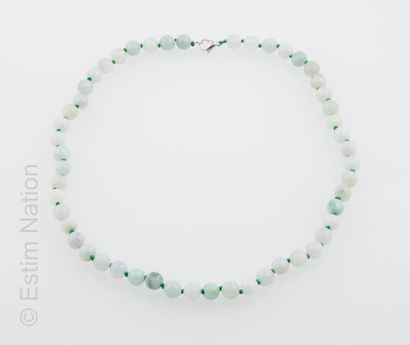 COLLIER JADE Collier sur fil de coton composé de perles de jade (Diamètre : 8.10mm)....