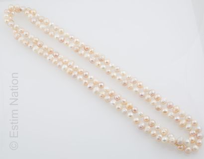 SAUTOIR PERLES Sautoir composé de perles d'eau douce rosées. 

Longueur : 140 cm...