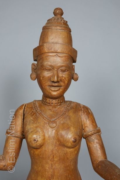 INDE - SCULPTURE INDE, XXe siècle



Divinité féminine debout



Sujet en bois sculpté...