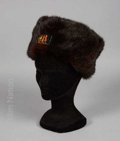 CHOMBERT PARIS, ANONYME TWO TOQUES: the first in two-tone fox (wear), the second...