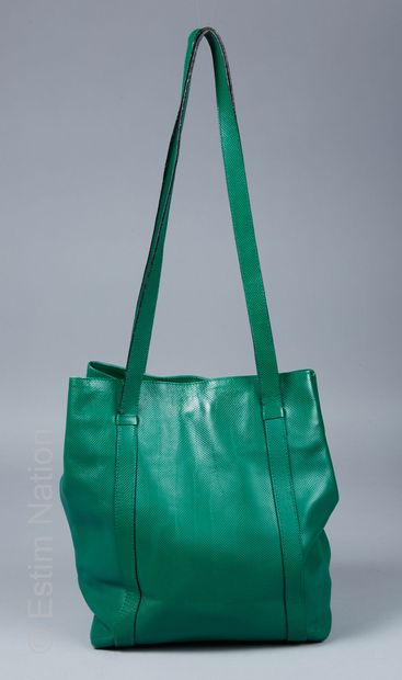 BOTTEGA VENETA VINTAGE Leather CABAS fashioned with a green grid, leather lining...