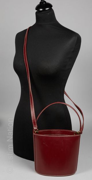 STAUD BISSET BUCKET" bag in burgundy leather with beige stitching, removable shoulder...
