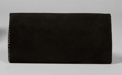 HENRY A LA PENSEE CIRCA 1930/50 POCHETTE à rabat en renne lustré noir bordé de métal...