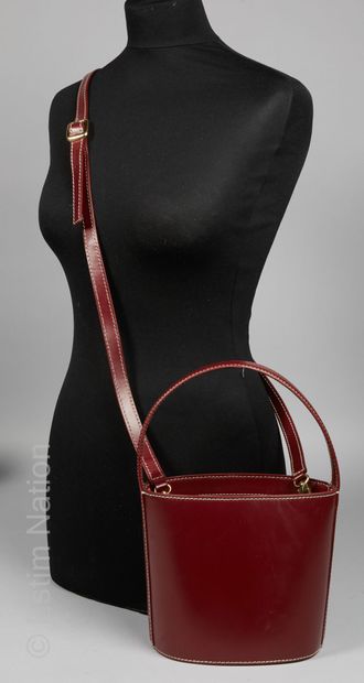 STAUD BISSET BUCKET" bag in burgundy leather with beige stitching, removable shoulder...