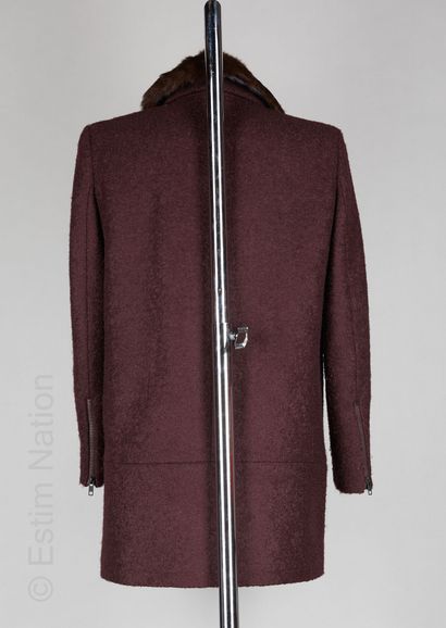 The KOOPLES Coat in burgundy wool bouclette, removable collar buttoned rabbit, two...