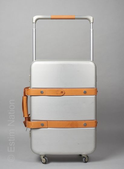 HERMES PARIS PAR GABRIELE PEZZINI (COLLECTION PRINTEMPS ÉTÉ 2010) 
VALISE CABINE...