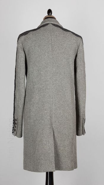 JASON WU MANTEAU en laine grise, poches bordées de cuir, manches rehaussées de dentelle...