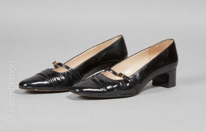 CHANEL Vintage Pair of black patent leather slingbacks (P 38,5) (important patina...
