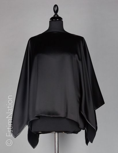 PIERRE CARDIN PARIS, PIERRE CARDIN PARIS COUTURE TUNIQUE en soie noire, manches kimono...