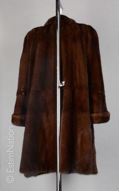 ANONYME 7/8th coat in female mink, high collar, two buttons, hooks, two pockets,...