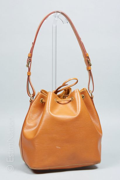 LOUIS VUITTON (1997) SAC "NOE" en cuir épi caramel, intérieur en alcantara (27 X...