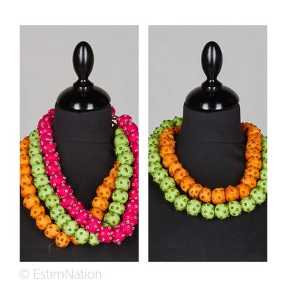 TUDI BILLO FELT CINQ COLLIERS en boules laineuses et perles en verre : orange, vert...