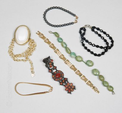 DOLCE VITA, ANONYME QUINZE BRACELETS en métal, perles et résine divers (sans garantie...