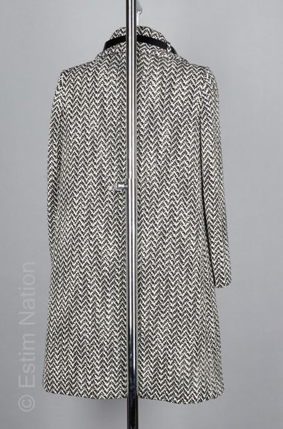 LANVIN MANTEAU en tweed de laine et alpaga mélangé noir et blanc formant chevrons,...