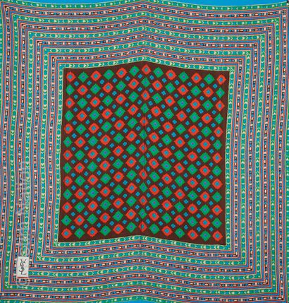Yves Saint LAURENT DEUX CARRES en soie imprimée à décor géométrique multicolore (petites...