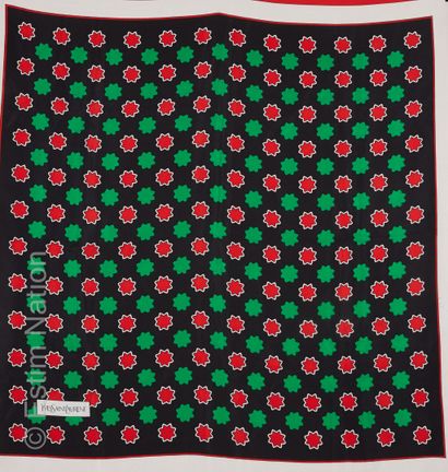 Yves Saint LAURENT DEUX CARRES en soie imprimés à motif géométrique aux couleurs...
