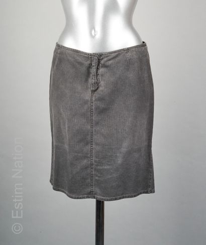 CHANEL (COLLECTION AUTOMNE HIVER 2007), PRADA Skirt in shiny lambskin anthracite,...