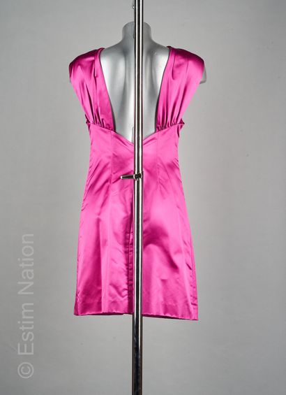 PRADA (COLLECTION PRINTEMPS ETE 2007) COCKTAIL DRESS in pink silk satin, chest draped...