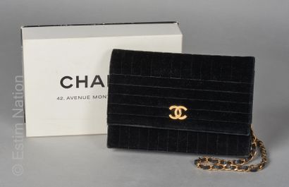 CHANEL circa 1986 
BAG with flap in black overstitched velvet, lining in ottoman...