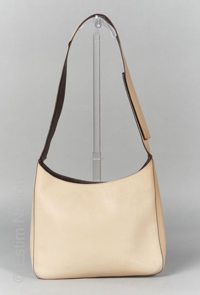 PRADA (MODIFICATION AU CATALOGUE) 
Rectangular bag in ivory and chocolate calfskin,...