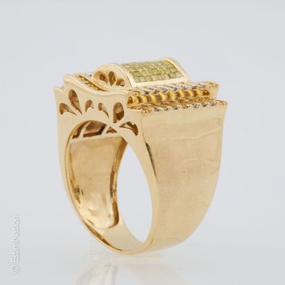 BAGUE OR DIAMANTS Ring in 14K yellow gold (585°/00) with a plateau forming bridge...