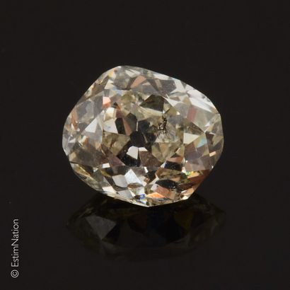 DIAMANT 1.53 CARAT Diamant taillé en coussin ancien pesant 1.53 ct ayant fait l'objet...