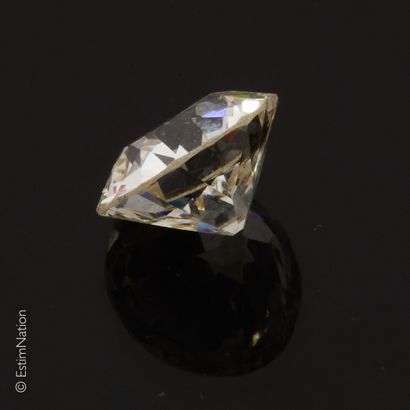 DIAMANT 1.74 CARAT Round diamond of ancient size weighing 1.74 ct having been the...