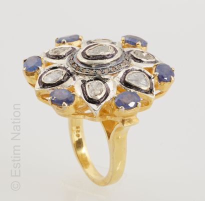 BAGUE DIAMANTS SAPHIRS Silver and gilt silver ring 925/°° the star-shaped bezel enhanced...