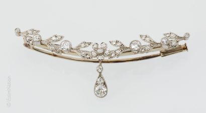 BROCHE OR DIAMANTS Brooch in 18K (750°/00) yellow gold and platinum above 800°/00...