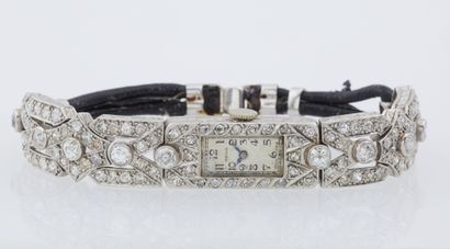 MONTRE ART DECO DIAMANTS 
Art Deco ladies' watch in platinum (sup. 850°/00), the...