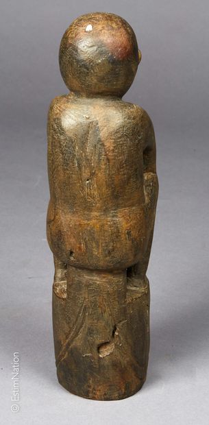 IRIAN JAYA - ASMAT IRIAN JAYA - ASMAT 
 
Figure féminine accroupie en bois sculpté...