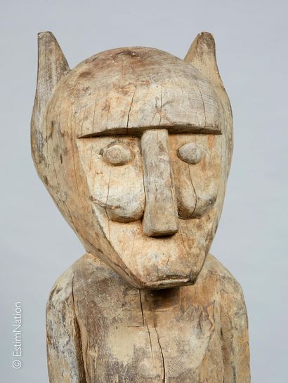 BORNEO - Dayak BORNEO - DAYAK



Hampatong en bois sculpté et traces de pigments...