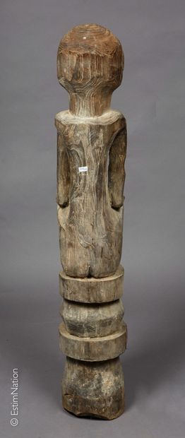 TIMOR TIMOR



Figure d'ancêtre assis en bois sculpté et patiné, reposant sur un...