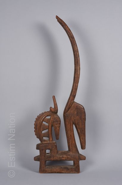 ARTS D'AFRIQUE Dans le goût des cimiers Tiwara Bambara



Sujet en bois sculpté représentant...