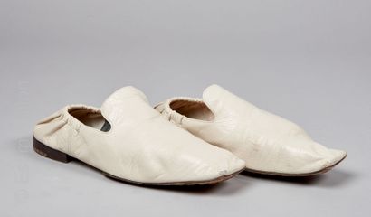BOTTEGA VENETA Pair of white elastic aged leather shoes (P 39) (patina of use at...