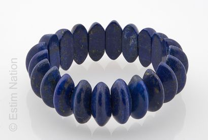 BRACELET LAPIS LAZULI Bracelet extensible composé de demies rondelles de lapis lazuli...