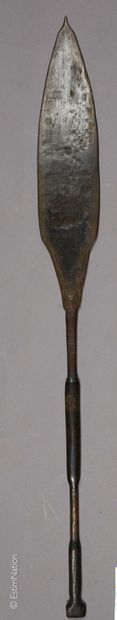 INDONÉSIE INDONESIA



Paddle in carved wood with patina, the handle decorated with...
