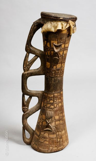IRIAN JAYA - ASMAT IRIAN JAYA - ASMAT



Tambour sablier de cérémonie en bois sculpté,...