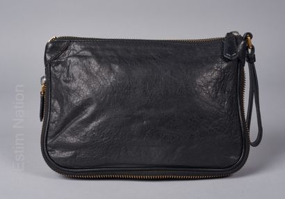 MARC by Marc Jacobs POCHETTE en cuir noir zippée munie de sa dragonne (20 x 28 c...