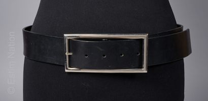Jean Paul GAULTIER LARGE CEINTURE en vachette noire, boucle rectangulaire en métal...