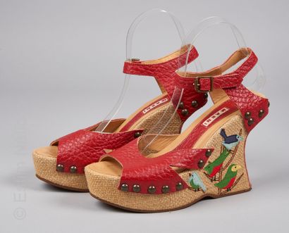 MARNI Pair of red studded calfskin clogs, raffia and embroidered bird (P 38.5)
