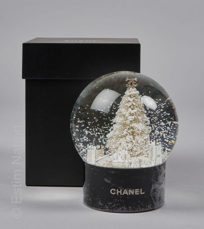 CHANEL (CADEAU VIP) Snow globe in glass with white Christmas tree decoration with...