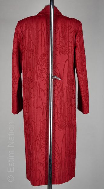 KENZO CIRCA FIN 1990 MANTEAU en lainage façonné d'un motif végétal rouge, large col...