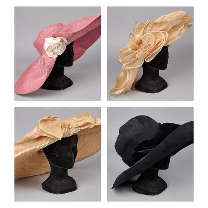 E. WERLE CHAPELIER, ANONYME LARGE CHAPEAU en raphia rose et fleur composite, DEUX...