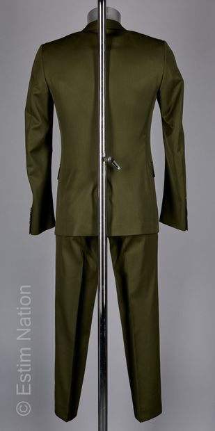1895 BERLUTI COSTUME in green wool hunting: jacket with three pockets (T 44 regular),...