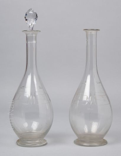 CRISTALLERIE DE NANCY Pair of crystal decanters with engraved geometrical patterns...